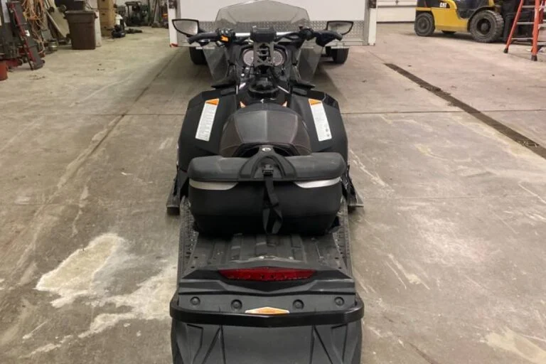 2017 Ski-Doo Renegade Enduro 900 ACE Snowmobile for Sale – Low Miles, Premium Trail Performance - Image 3